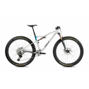 Bicicleta de montana BH Lynx Race 9.5 2026 en color blanco sobre fondo blanco