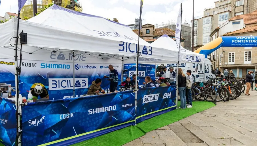 Carpa del paddock BCLB en una carrera